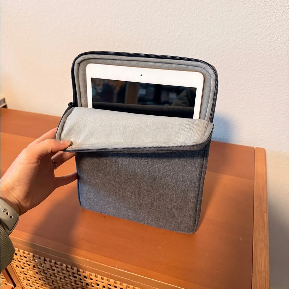 7th Gen Apple iPad - includes Pencil, Case, Charger & Headphones - Picture 4 of 8